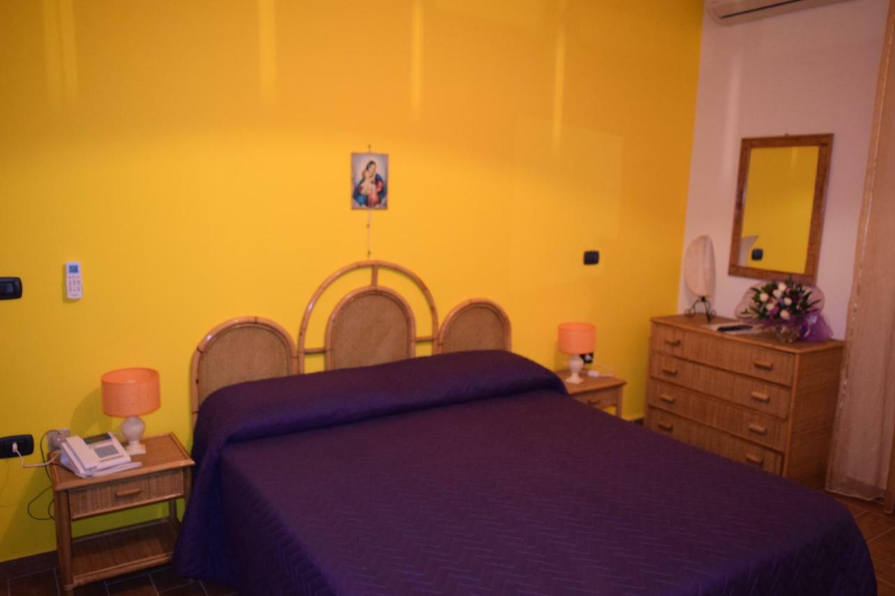 Bed and Breakfast Bed &Breakfast Pinetamare Castel Volturno Exterior foto